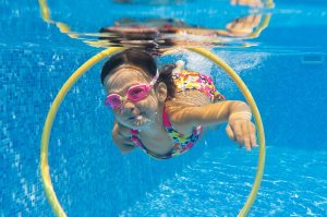 Плавание для детей: на что обратить внимание при выборе бассейна