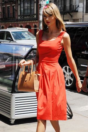 Повседневное красное платье
