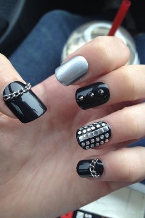 Черно-серый дизайн ногтей