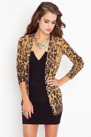 Леопардовый блейзер с черным платьем