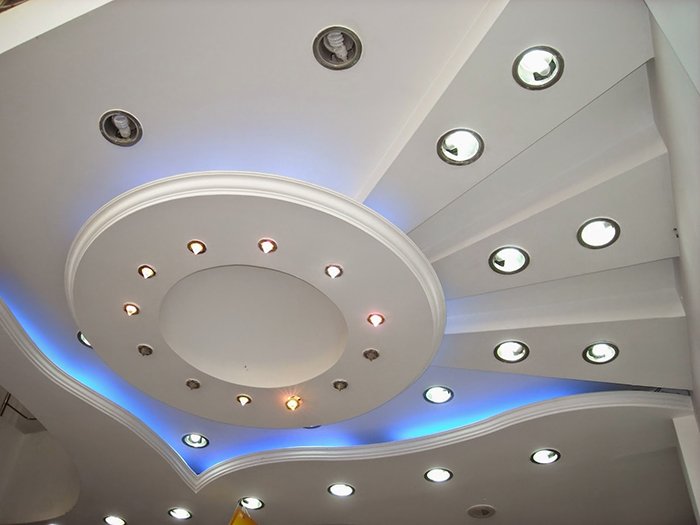 Многоуровневый потолок со светодиодной подсветкой