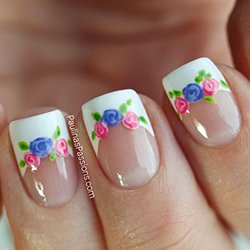 Разноцветные розы на ногтях