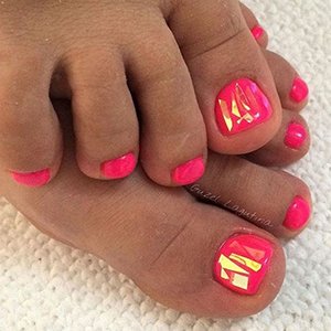 Красить ногти на ногах