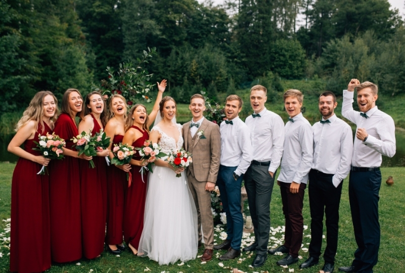 подружки невесты и друзья жениха